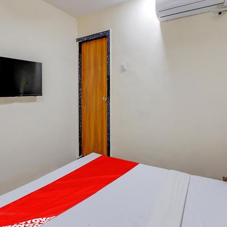Hotel O Lotus Surat Exterior photo