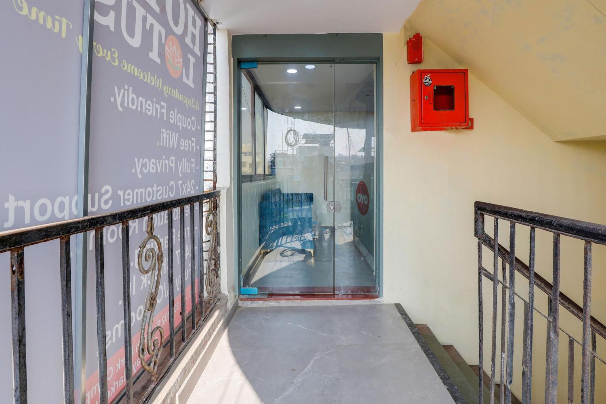 Hotel O Lotus Surat Exterior photo