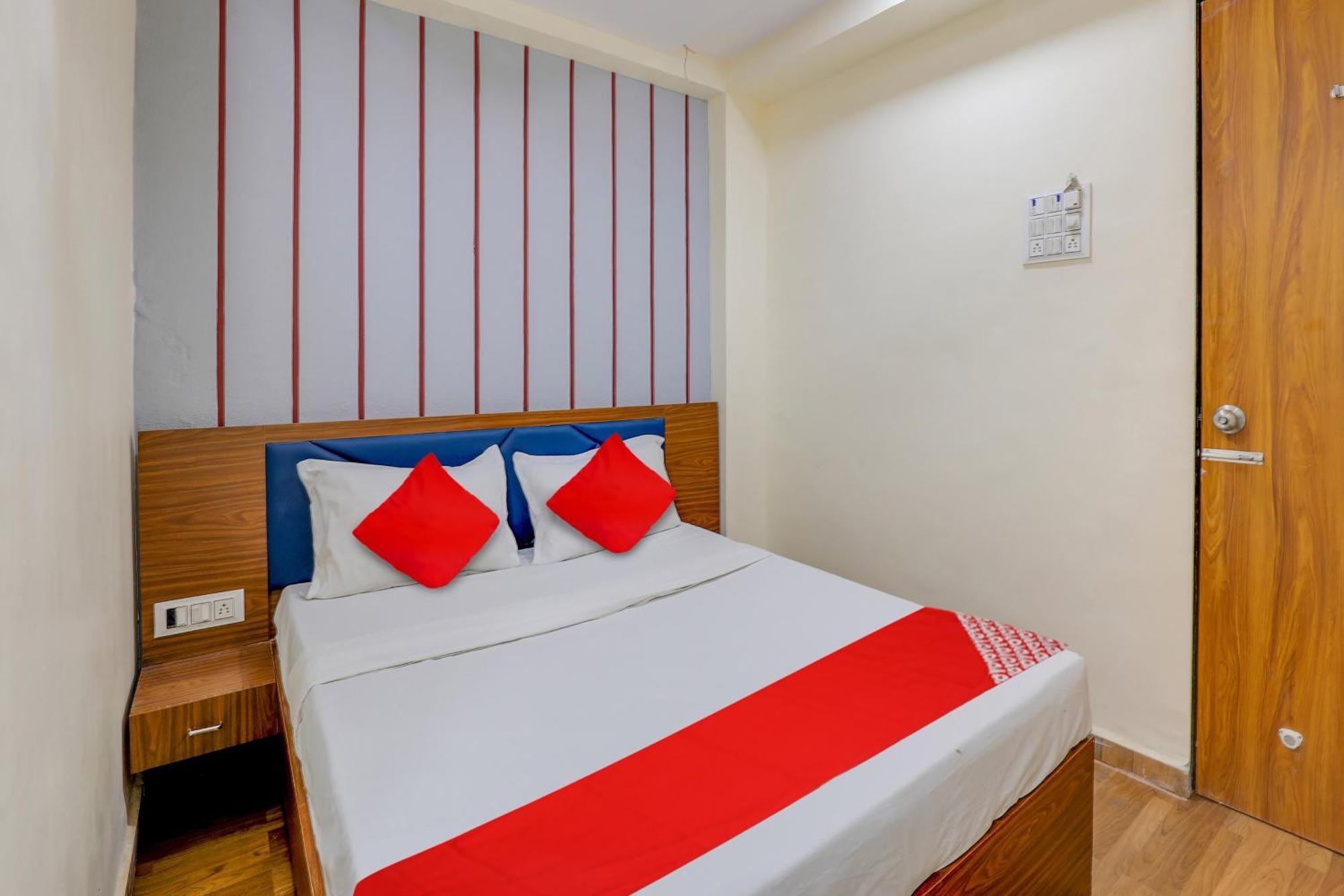 Hotel O Lotus Surat Exterior photo