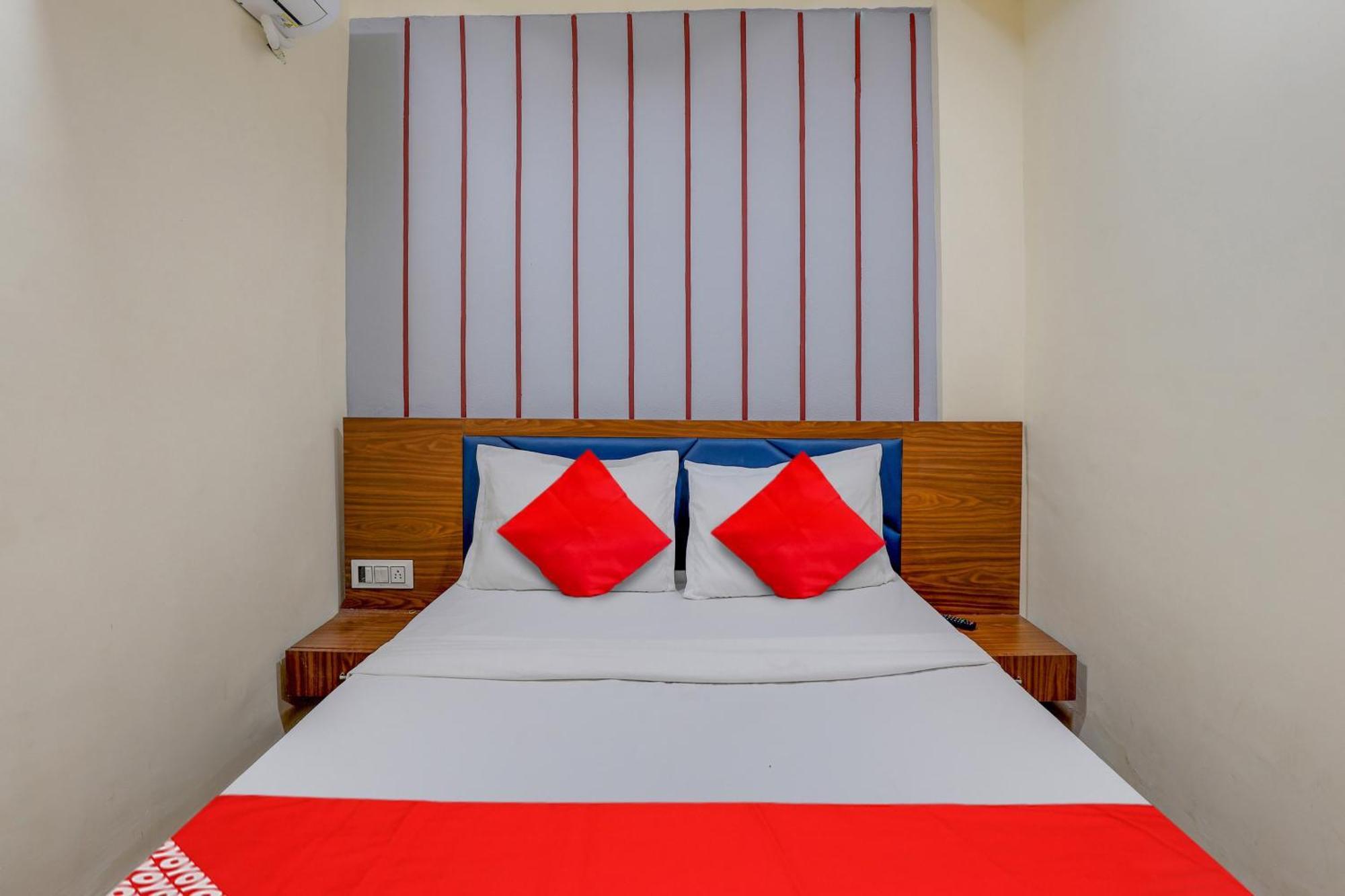 Hotel O Lotus Surat Exterior photo